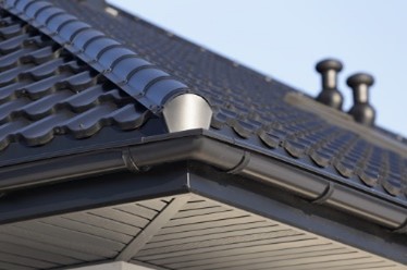 Read more about the article New Page 1: Which Gutters Are Best for a Metal Roof?